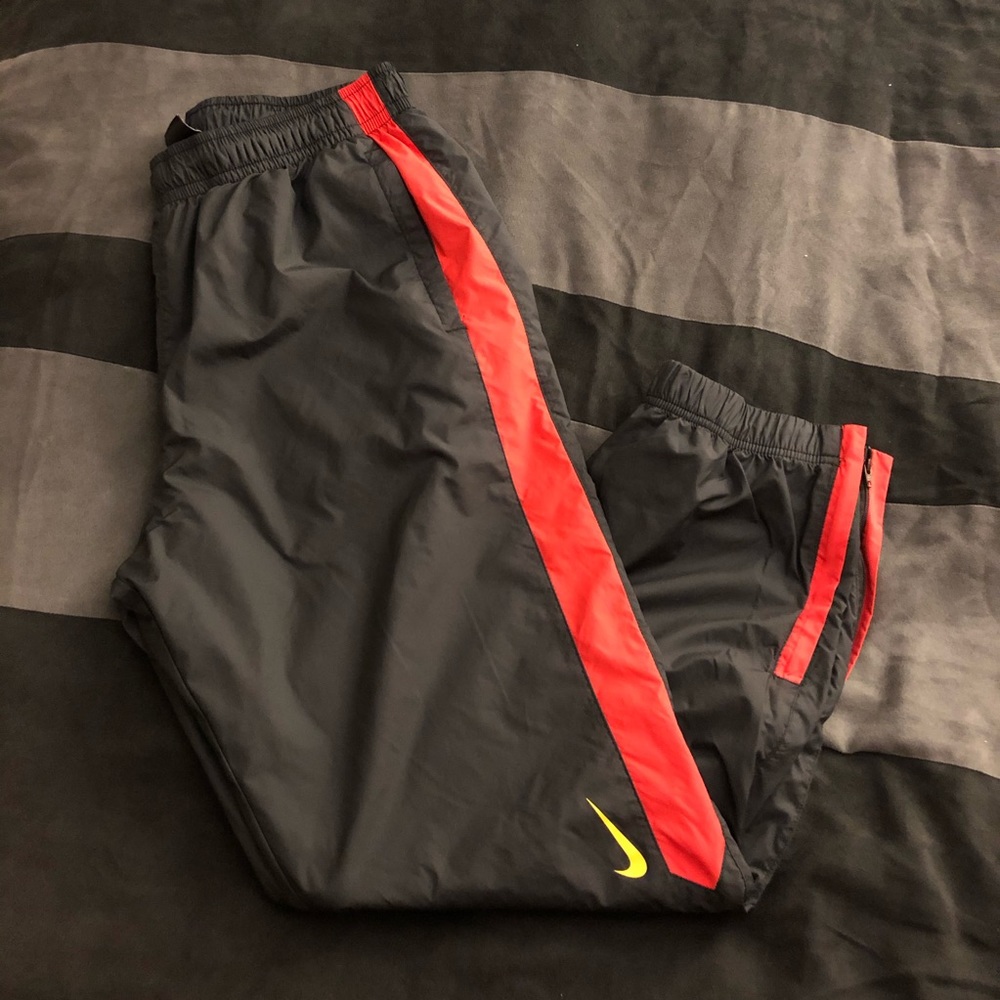 Nike SB shield joggers